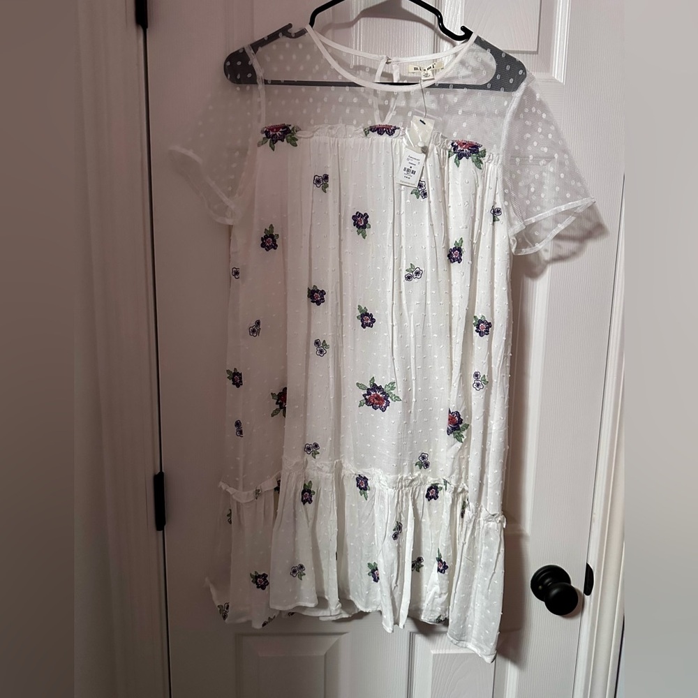NWT Francesca's Mi ami Flower Emroidered Shift Ivory Dress, Size M